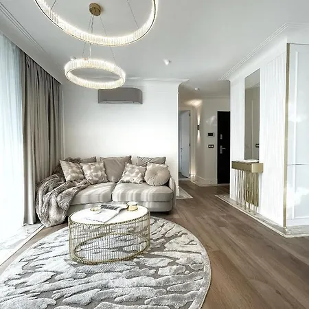 Luxury Gold 300m From The Apartament