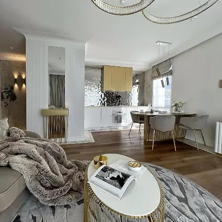 Luxury Gold 300m From The Apartament Sopot